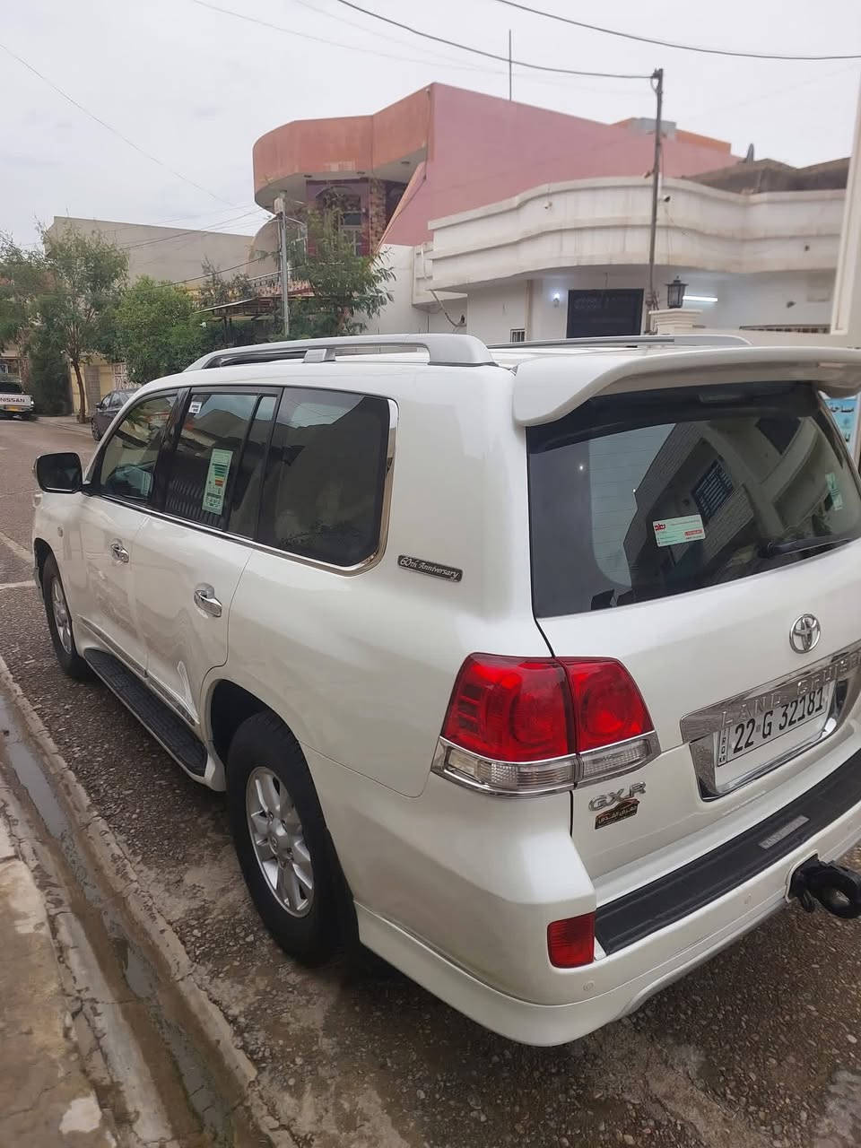 للبيع لاندكروز  سيتينيه فول موصفات سعر ٣٤٠ بيه مجال قليل رقم وسنويه جديد دولي موديل ٢٠١١ بدون صبغ او ضرر حتى دعاميات ما بيه صبغ ماشي ١٧٦ ألف مكان سياره طوز خورماتو 
رقم موبايل/ ***********
