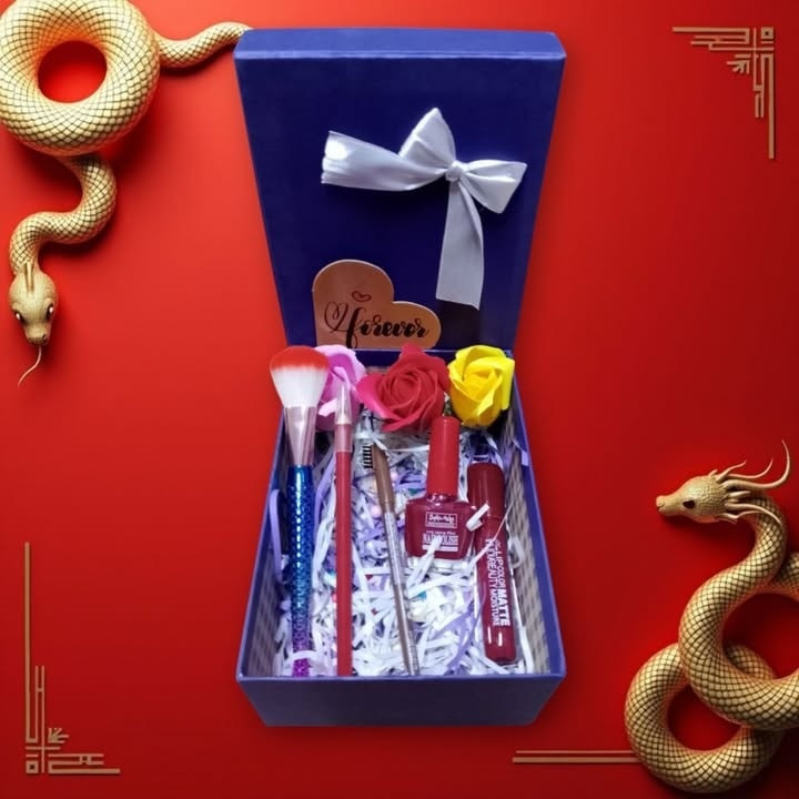 #مثل ما متعودين زبائننه بموسم عيد الحب
#بوكس عيد الحب 2026 يمنه بلاش
----
السعر : 10،000 دينار فقط
مجموعة مكياجات بداخل بوكس هدايا مع التغليف
---
#توصيل الفين دينار داخل احياء كربلاء
توصيل 5 الاف بقية المحافظات
---
#العنوان: (مجمع لوجين)
كربلاء - سيف سعد - شارع مجمع سيد لاسعار - مقابل اللؤلؤة للحجابات 
متواجدين صباحا ومساءا من 9 الصبح ل11 بالليل بدون انقطاع
***********
