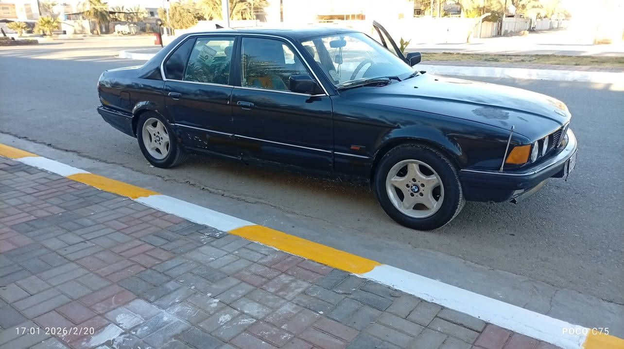 سلام عليكم
للبيع او مراوس باحدث وانطي فرق 
 بي ام دبليو ٧٣٥ موديل ١٩٩١ رقمها بغداد 
رقم الهاتف : ***********
