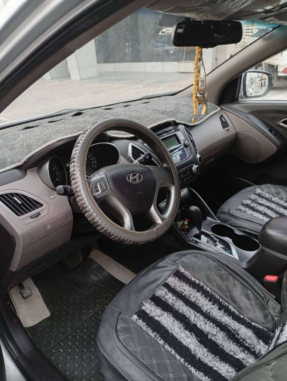 توسان 2013
*********** صالح ابو علي 
محرك 2400 دوش المرغوب
بانوراما .  حساسات.    
كير صدر كهربائيات تبريد سيارة جديدة بمعنى الكلمة 
ماشية 55 حقيقي
عنوان صاحب سيارة 
بغداد بياع سويب 
رقم بي واتساب 
سعر 155بي مجال حك الجية 
عقد مروري شرط وتحويل 
رقم بغداد دولي جديد انكليزي
