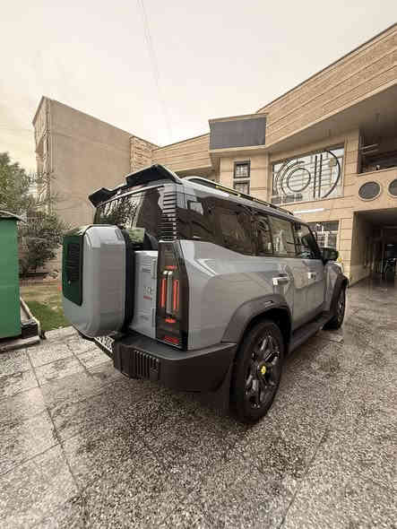 جيتور T2 2.0L LUXURY
رقم بغداد (مميز)
الموديل: 2025 (خليجي)
العداد: 24,500
المحرك: 4 أسطوانات L 2.0 تيربو 254 حصان حقن مباشر
عزم الدوران (نيوتن-م): 390
ناقل الحركة: اوتوماتيكي دبل كلاتش من 7 سرعات
نظام الدفع: نظام دفع رباعي متطور من BorgWarner
استهلاك الوقود: 8.8 لتر لكل 100 كم

المواصفات:
*فتحة سقف بانوراما 1.1م
*إطارات قياس 20 إنچ
*الصندوق شفط
*الشباك الامامي المضاء بجيتور 
*مثبت سرعة مع رادار تفاعلي
*نظام القيادة شبه الذاتية
*نظام الكبح التلقائي في حالة الطوارئ
*نظام تحذير الاصطدام الامامي والخلفي
*كاميرات محيطية 540 درجة
*حساسات أمامية وخلفية
*نقطة عمياء
*نظام تحذير مغادرة المسار
*نظام المساعدة للبقاء في المسار
*شاشة التحكم بقياس 15.6 إنچ
*شاشة القيادة بقياس 10.25 إنچ
*نظام صوتي متطور 12 سماعة من Sony
*نظام أبل كاربلاي وأندرويد أوتو لاسلكي
*نظام اوامر و تحكم صوتي
*مقصورة الركاب من الجلد الفاخر والكنتارا
*مقعد السائق والراكب كهربائي
*مقاعد السائق والراكب مبردة و مدفئة
*مقاعد السائق والراكب مزود بذاكرة لحفظ 3 وضعيات الجلوس
*إنارة ترحيبية مع إنارة محيطية متعددة الالوان
*عتبات الأبواب مضيئة
*مصابيح أمامية وخلفية أوتوماتيكية LED 
*التكيف التلقائي للضوء العالي
*نظام تقليل الضجيج النشط مع زجاح مزدوج
*المرايا الجانبية قابلة للطي كهربائياً ومدفئة
*دخول ذكي و تشغيل عن بعد
*خاصية إغلاق نوافذ وفتحة السقف عن بعد
*شاحن هاتف لاسلكي سريع
*نظام تنقية الهواء PM2.5 وفلتر N95
*مسند الذراع الوسطي مع ثلاجة
*انماط قيادة متعددة للطرق الوعرة
*وسائد هوائية امامية و جانبية عدد 6
*ماسحات الزجاج الأمامي مع حساس للمطر
*دوسات جانبية
*نظام الفرامل الأوتوماتيكي Autohold
*نظام التحكم بنزول المنحدرات
*نظام المساعدة لصعود المرتفعات
*نظام مراقية ضغط الاطارات

السياره عليها اضافات خارجية 
مكاني زيونه 
رقمي ***********
السعر 38,400,000 دينار عراقي
