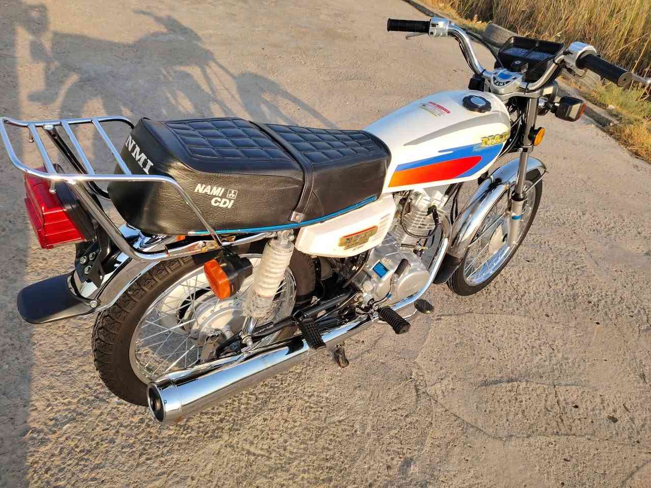 سلام عليكم شباب دراجه للبيع موديل ٢٠٢٣ الون ابيض مكفوله وكيله  سيد جعفر بسمي باب اول مكان المجر ناحيه العدل السعر  1500وبيها مجال //     ***********
