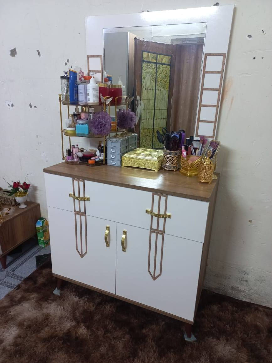 غرفه نوم للبيع 5قطع ب350وبيهه مجال يلي يريدهه يجي ياخذهه هاذا رقم هاتف اتصل علي واتساب ***********
