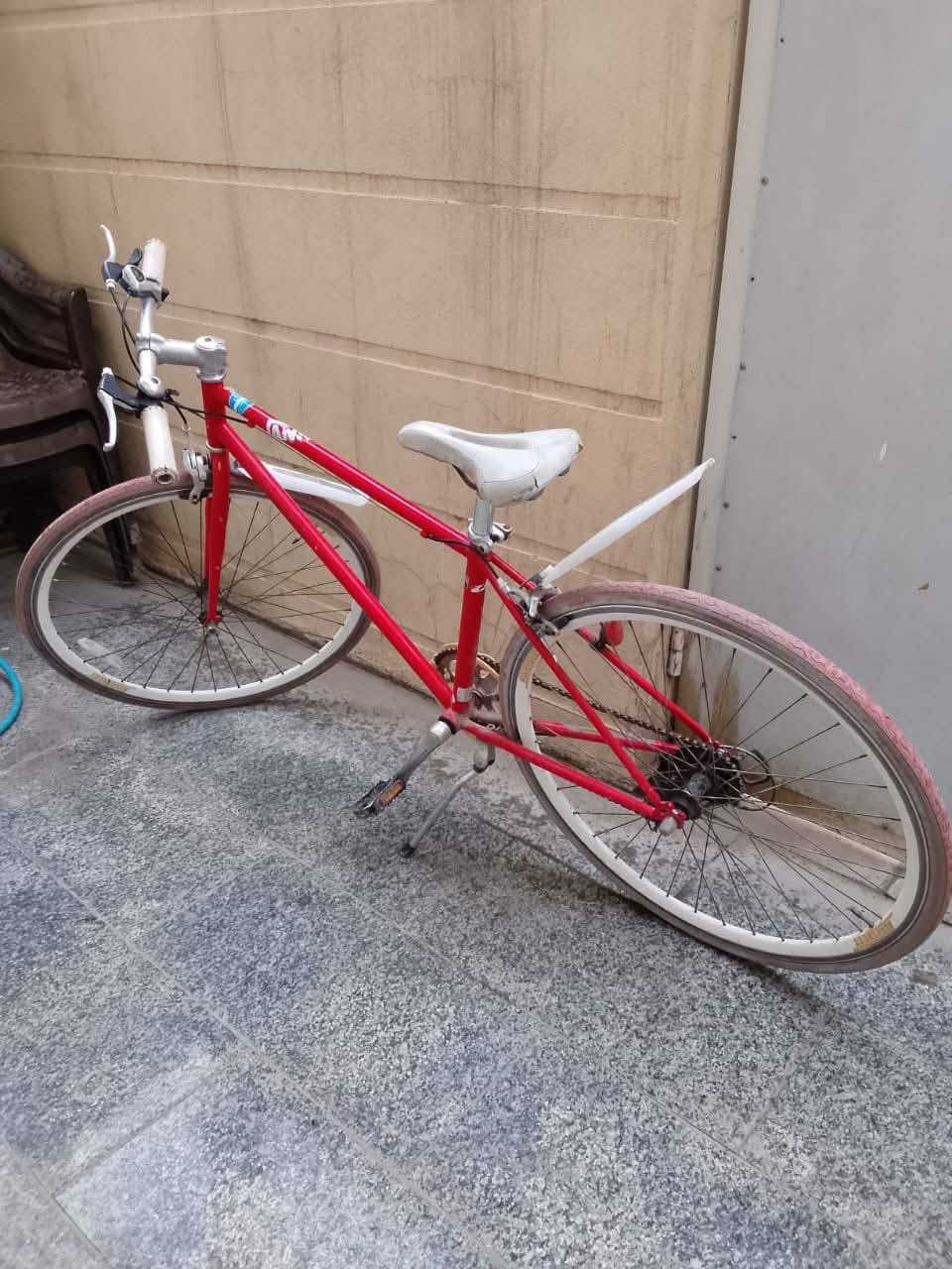 ايسكل رياضي C700 ياباني اصلي بالة لون مميز السعر 90 بي مجال بسيط مكاني بغداد المنصور رقم الهاتف ***********
