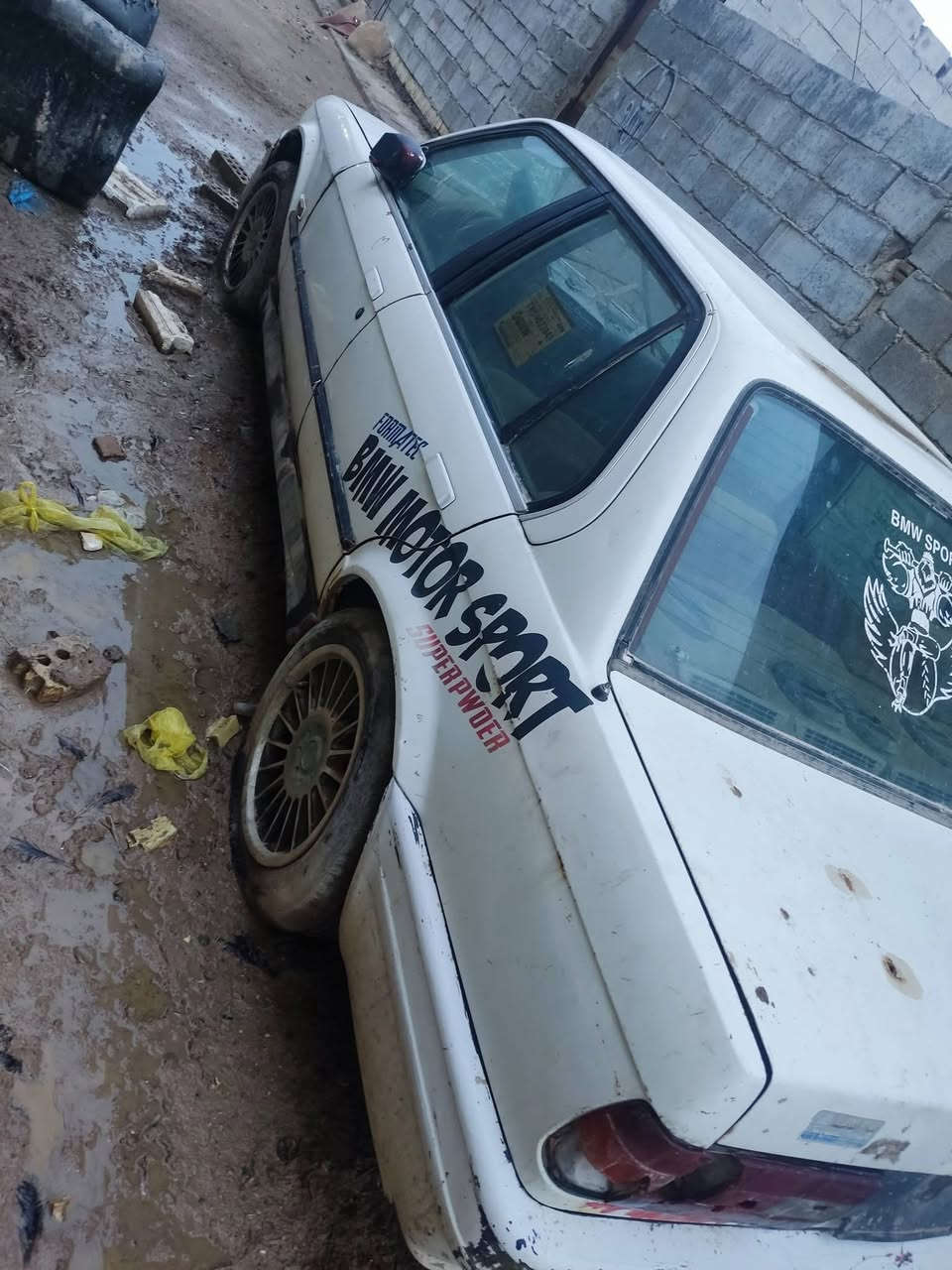 السلام عليكم 
زعرة تفصيخ شتحتاج موجود كشر و داخل
مكينة ٢٥ مفتوح كير اوتو اكسل ٨  عربانة دسك بيهة تنتة جديدة شواصي و لغود وبدنة جدد  مكاني بغداد ***********
