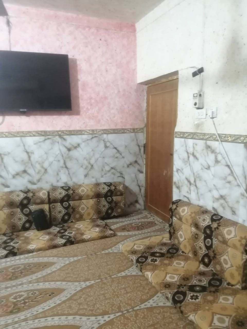 بيت للبيع في حي العامل 3 120 متر مربع مع محل على شارع خدمي مقابل حديقه ملك صرف الاتصال على الرقم *********** واجهة البيت 12 متر والنزال 10 مثل ماموضح بل الفديو
