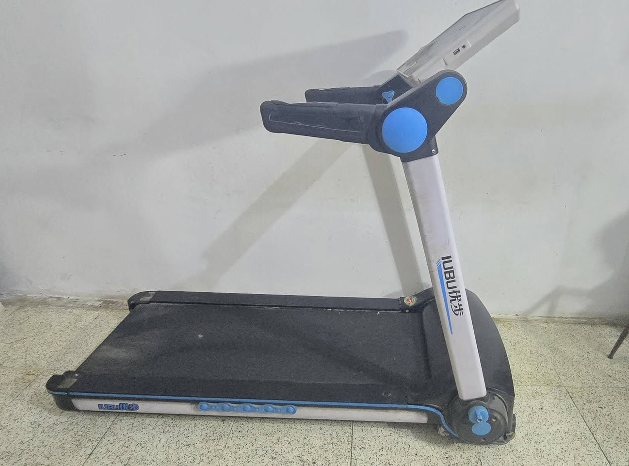 جهاز رياضه الشاشه شغاله بس الماطور يحتاجله تصليح ب100 الف مكان بغداد  ***********
