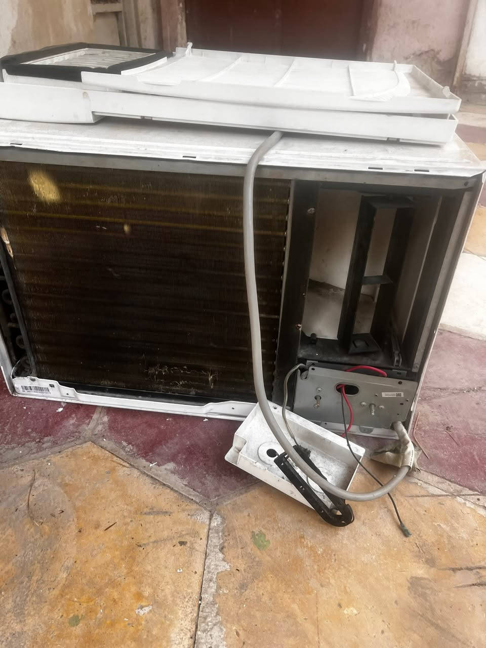 مكيف للبيع ناصرية شرط التشغيل ***********
