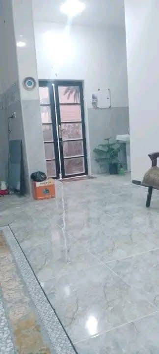 السلام عليكم 
دار للبيع المساحه 200
طابو زراعي سند 25 
مبني بي نص خريطه 
غرفة ...مجمع صحيات ... مطبخ مفتوح ع صاله
السعر 53 وبي مجال 
العنوان نادر مقابل محطة العرفان
***********
