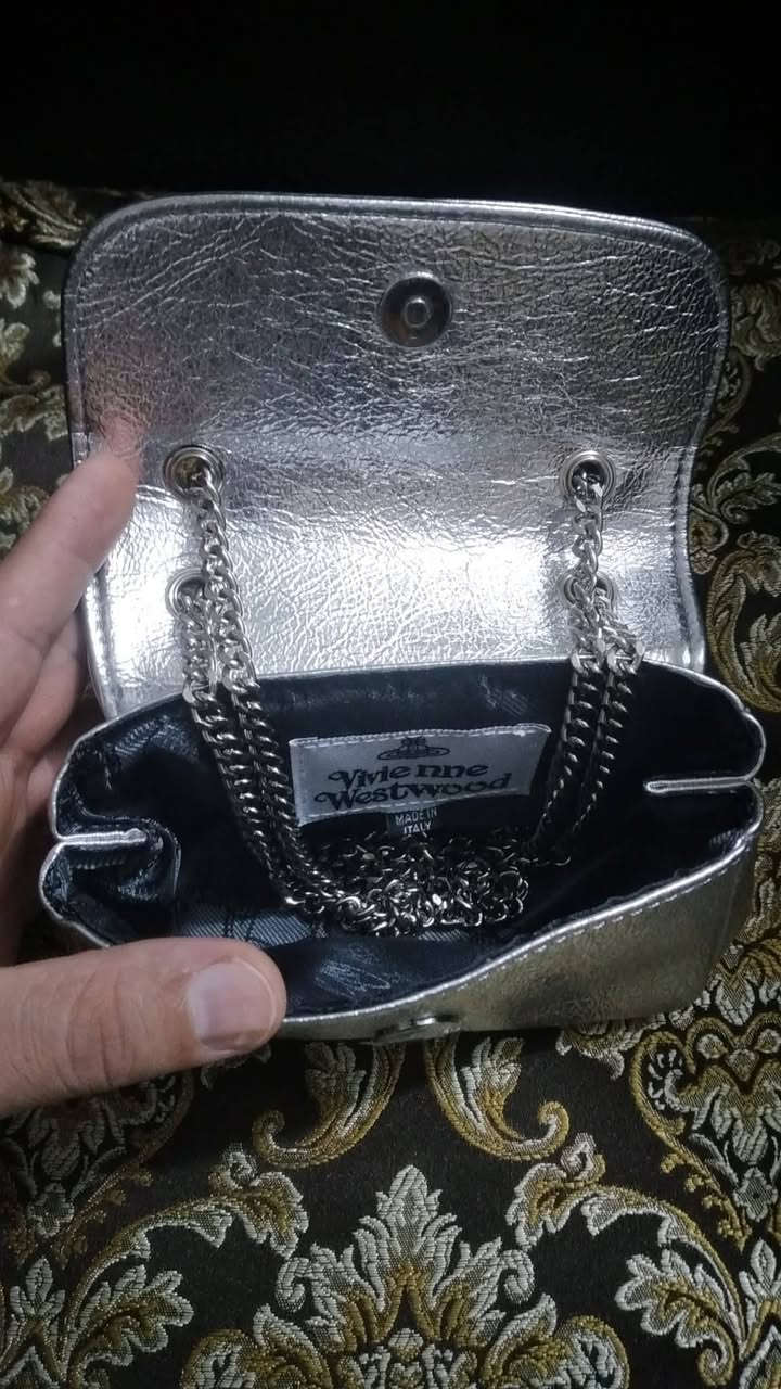 شرط اصلي ماركة #فيفيان_ويستوود سعر ٧٥ بغداد مدينة الصدر لايوجد توصيل 
***********
