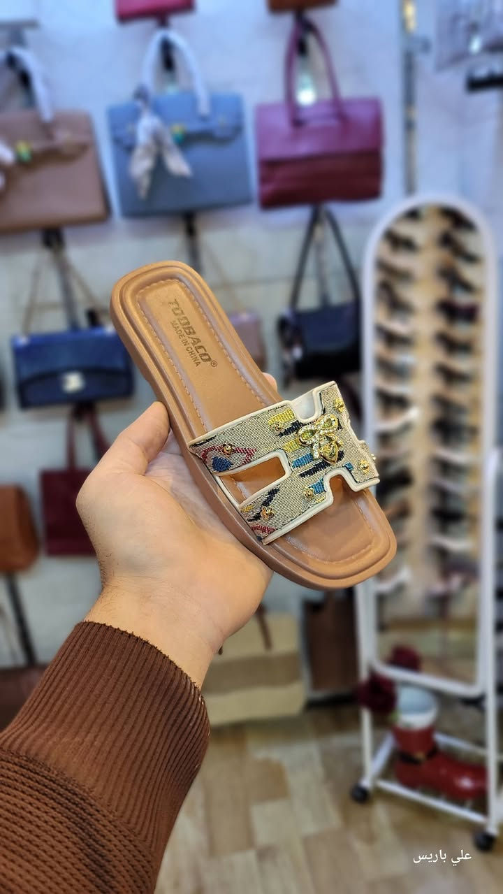 #جديد_علي_باريس✔️
سليبر نسائي كوالتي عالي  ..اناقة...شي راقي...
#السعر_5_الف_فقط
#قياسات_كاملة_٣٧_٤١
#العنوان_السوق_الكبير_مقابل_ازياء_الحاج_ممي_مقابل_ابودعاء_للفرفوري


**إذا كنت صاحب هذا الإعلان وتريد حذفه لأي سبب، رجاءا أرسل رسالة إلى الدعم الفني**