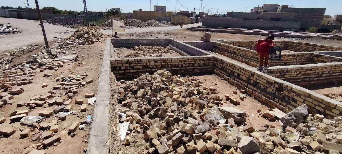 بتلو. 400 م
ركن على شارعين↩
↪ لبيع حي العمل نزله
 شيخ عناد 
خدمات كامله
 ماي مجاري كهرباء.  
الانترنت الضوئي🛜  
شوارع تبليط 
مدارس مستوصف. 
***********. ،،،
