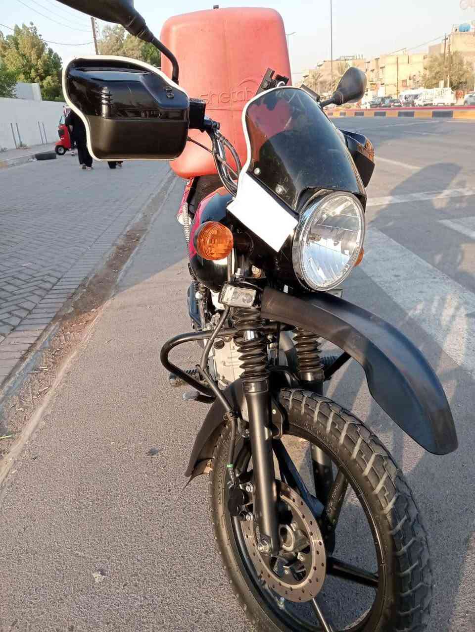 سلا معليكم من رخصت الدمن دراجه بوكسر موديل 2023 كفاله عامه برغي مامفتوح بيه مرقم باسمي كفاله عامه سبب لبيع محتاج والله وجاي ابيع لو مامحتاج ماابيع الله شاهد دراجه خير من الله اي نقص مابيه زوج تايرات جدد تجي وتفحص جيب وياك فيتر لسعر 2200 وبيه مجال قليل مكان بغداد حيور ماموجود فيس واتساب او تصال ***********
