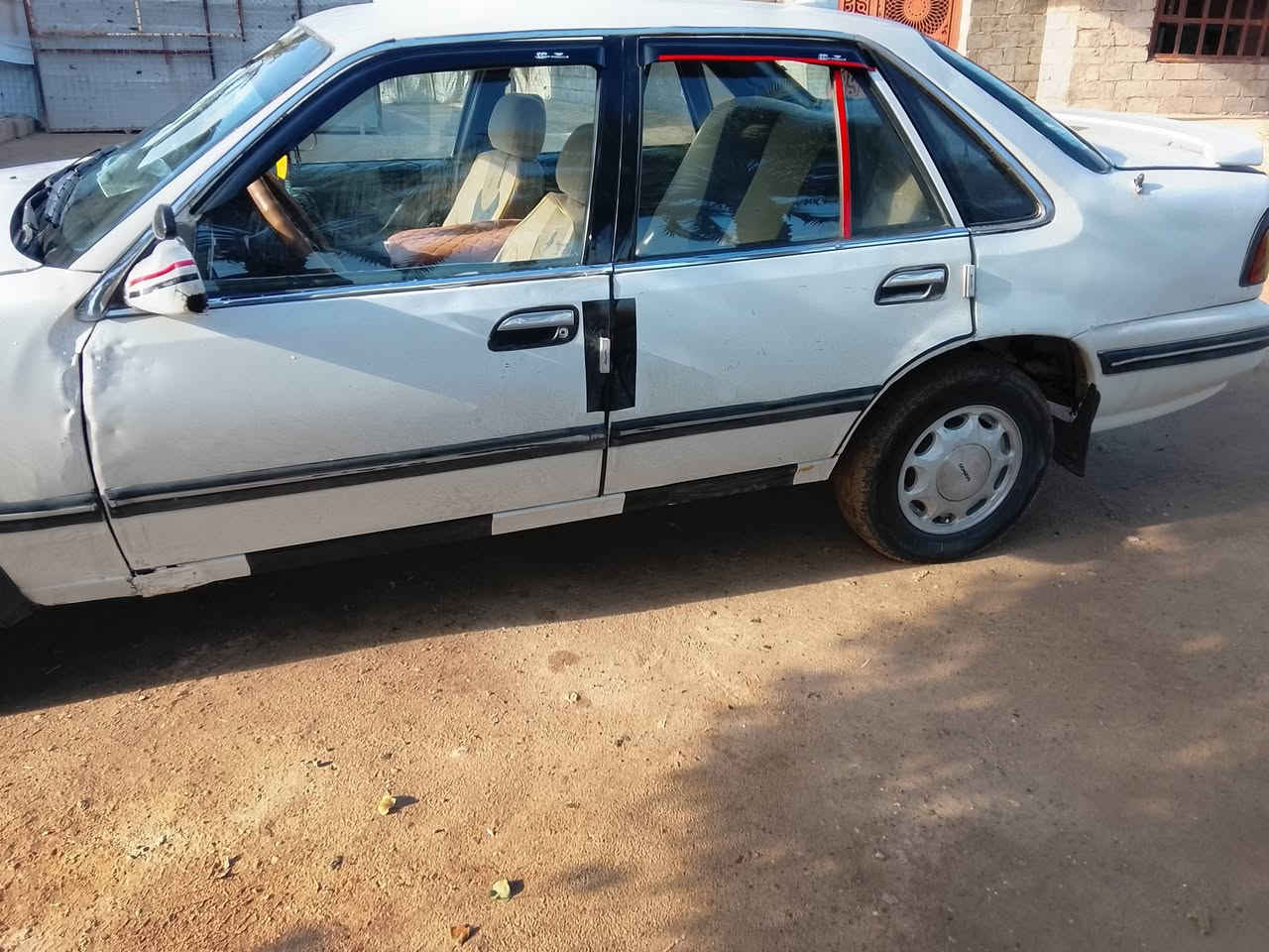 سلام عليكم لبيع او مراوس حسب الرغبه برنس 93بغداد محرك وكير وصدر جداد والباقي كدام العين داخل جديد كهربائي شغله تخم تاير ويل كب السعر 25وبيها مجال بصيط العنوان الفلوجة النساف استفسار على رقم ***********
