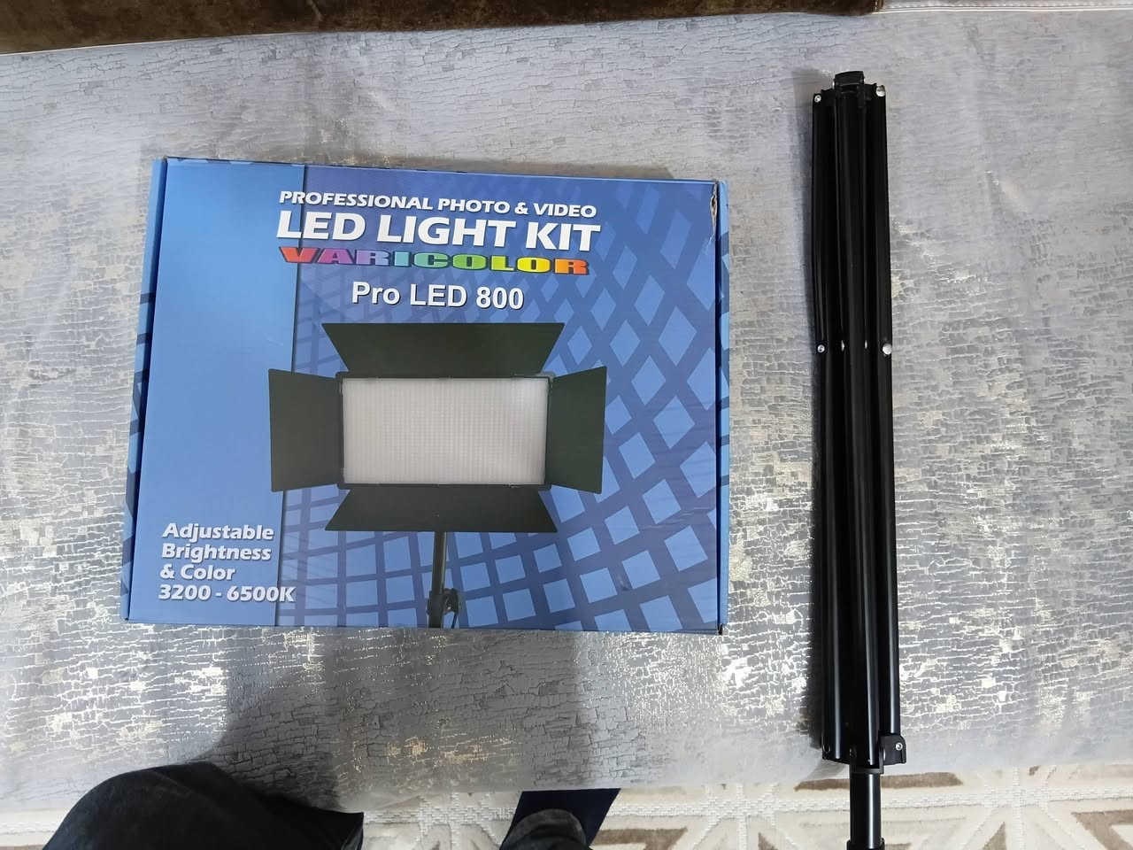 يابة للي يدور نظافة وشغل احترافي، عندي هاي الإضاءة Varicolor Pro LED 800 للبيع. القطعة نظيفة جداً ومثالية لجماعة اليوتيوب، التيك توك، أو المصورين.
​✅ المميزات اللي تخليك تشتريها:
​تحكم كامل: تغير لون الإضاءة من الأبيض الثلجي للأصفر الدافئ (حسب جو التصوير).
​قوة الإضاءة: تعطي وضوح عالي للفيديو والصور.
​كاملة الملحقات: تجي وياها ستاند (حامل)، والشاحن، والأهم من هذا بطاريات ثنائية يعني تصور وين ما كان حتى لو ماكو كهرباء! 🔋🔋
​💰 السعر: 50 ألف دينار (وبيها مجال كلش بسيط 
📍 المكان: كربلاء.
​📞 للتواصل والاستفسار (اتصال أو واتساب):
***********
