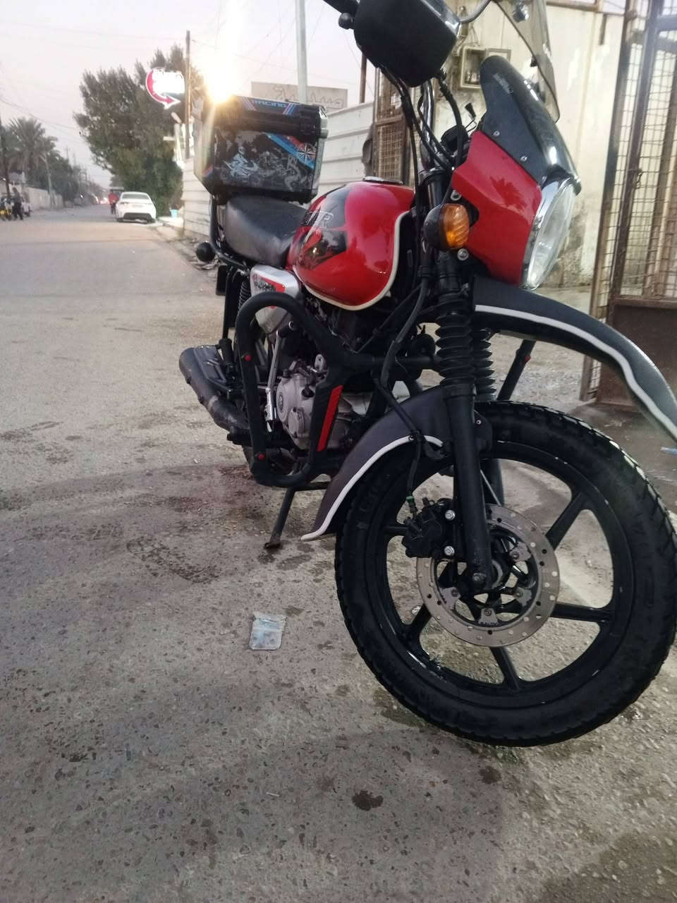 سلام عليكم عندي دراجه بوكسر23 للبيع مرقمه السنويه بسمي السعر 2400 تجي وتسمع صوتهة خير من الله ***********
