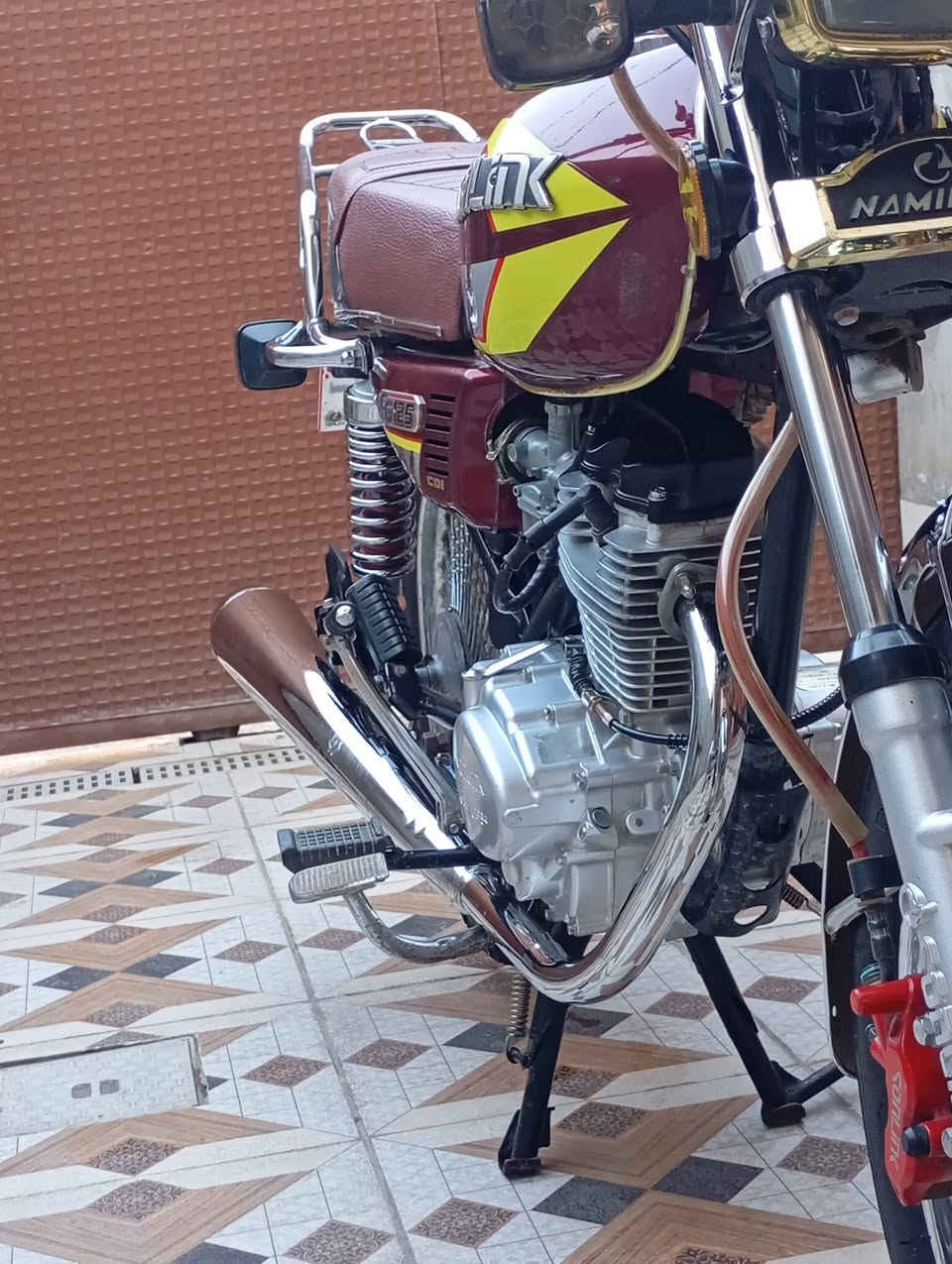 سلام عليكم دراجه تايكر موديل24 للبيع او مراوس اوراق دراجه خير من الله السعر 650وبيهة مجال مكاني بلدروز 
الاتصال.                               ***********
