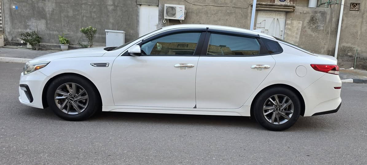 سلام عليكم 
كيه وبتيمه وراد مريكي موديل ((2020))
(رقم ربيل تحويل لو وكاله حاضر)) كفاله من ضربه وتبديل كله اليبل واحد مكينه وكير وحداديه وطخم تاير وكهريات كله شغاله داخل جديد مكان سياره بصره سعره((128)) وبيه مجال ))((***********)))((***********)))
