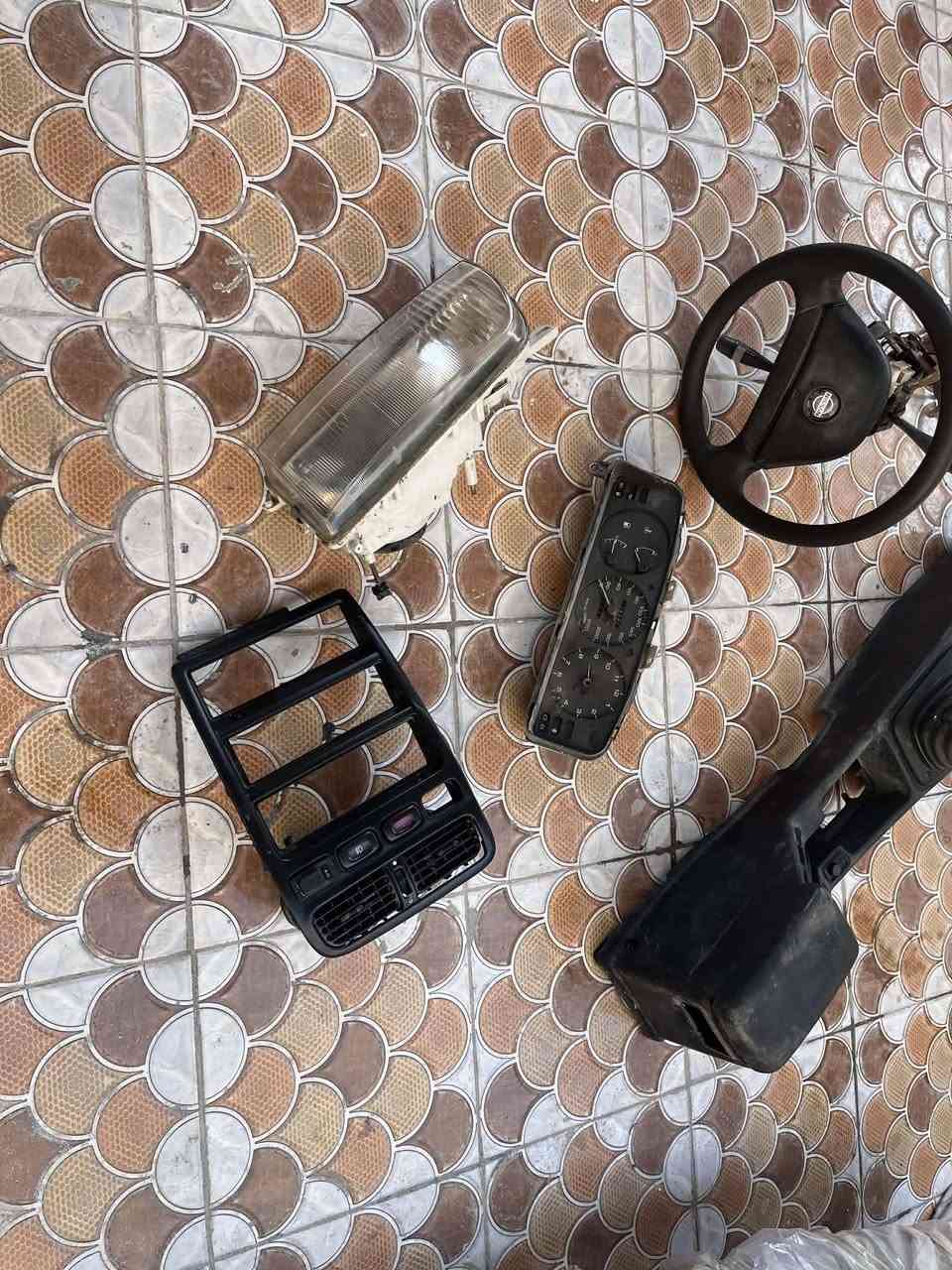 السلام عليكم اغراض نيسان بريميرا تسعينات نضيفه اليحتاج يتصل *********** أو ***********الخط الثاني بي واتساب والياخذهن كلهن اداري
