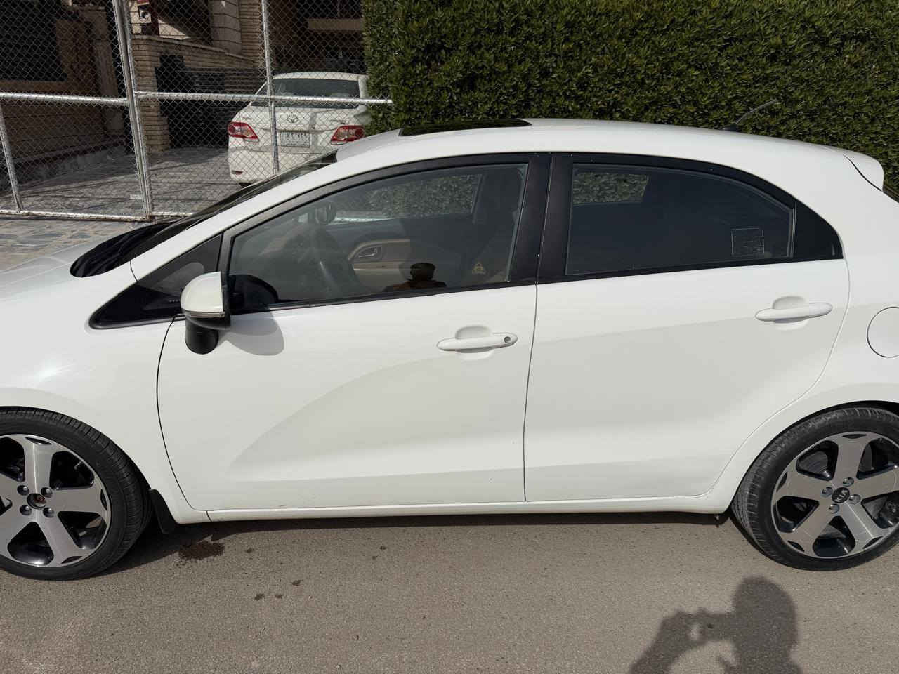 السلام عليكم 
كيا ريو هاك باك 
موديل  2014 
رقم سليمانيه 
ماشيه 85 
مري شفط و فتحه من فوك 
السعر  105 بيها مجال 
رقم صاحب السياره  للاستفسار  ***********
مكلف بنشر
