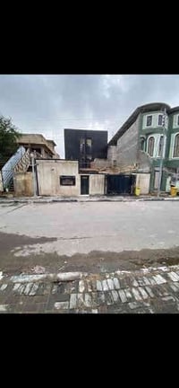 القبله قرب البريد • تفليش وهدم • ٢٢٠م