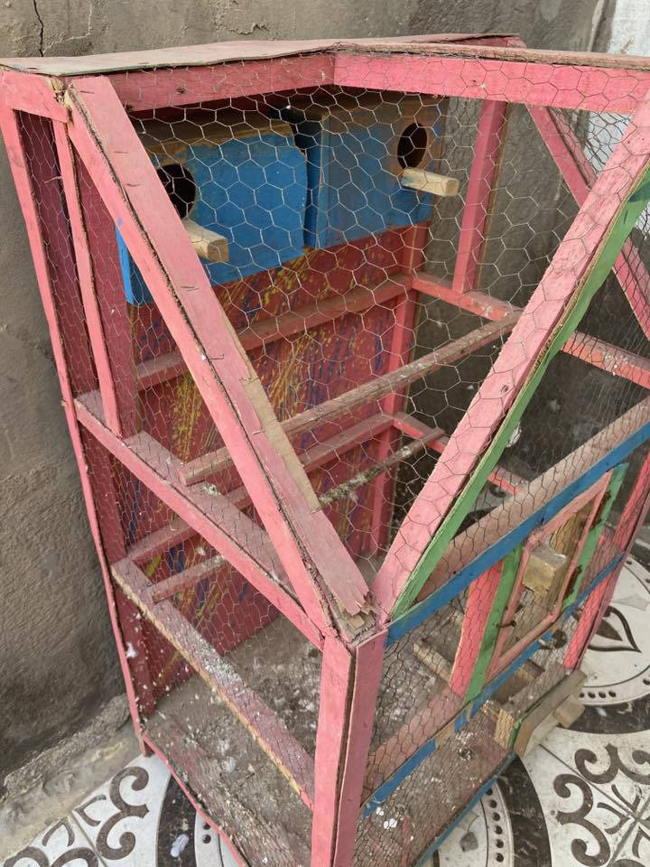 قفص للبيع هيج شكله يجي مابي شي جديد سعره 15الف اللي يريده يتصل على هاذا الرقم ‭0788 962 9810‬
