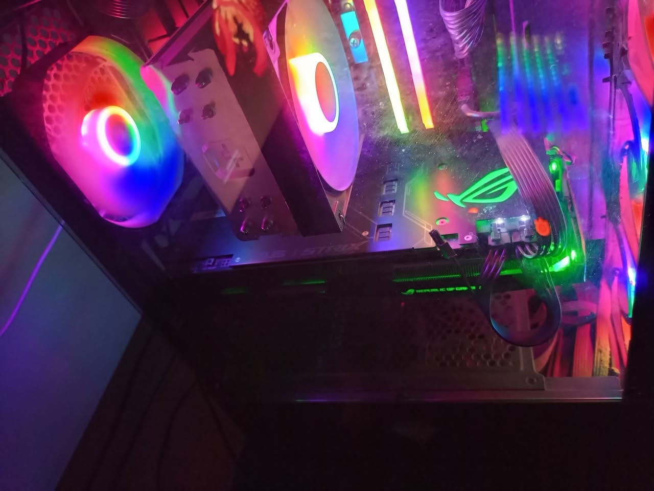 مرحبا السلام عليكم عندي بي سي  هاي مواصفاتها ووياها ملحقات 990الف وقابل للتفاوض 
rtx 2060 super rog edition 
i5 12400f
B760 ASUS TUF D4 PLUS WIFI
COARSAIR VEANGEANCE 16 GB RAM 3600MHZ
MSI MONITOR FULL HD 180HZ 23.8
FSP PSU 700 WATT
AG 400 CPU COOLER
case from mass
1 tb m.2 from lexar
steel series mouse
redragon elf pro keyboard
power max ups 850 va
lazer ups 1500va
fantech controller wpg15 eos pro


**إذا كنت صاحب هذا الإعلان وتريد حذفه لأي سبب، رجاءا أرسل رسالة إلى الدعم الفني**
