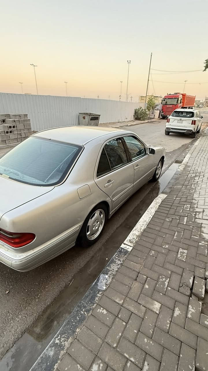 السلام عليكم مارسدس ام عيون مديل 2000 للبيع
اداوات اداوات اداوات 
بدون كصه تبريد شغال ثلج
كهربايات السياره كلها شغاله 
السياره بيها ضربه چاملغ موجود بلصوره
المكان البصره 
السعر 65$وبيها مجال 
موجود بلخاص واتساب
الرقم ***********
