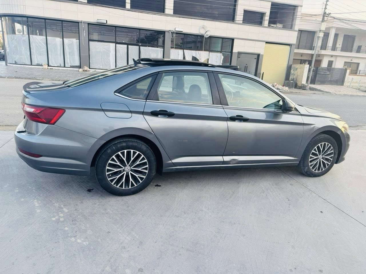 جيتا موديل 2021 
 مواصفات SE+فول 
ماشية 132 الف
گير محرك تحويل شرط 
ارباگات سیستم 
سيارة قطعة و نص صبغ 
صور سونار موجود 
رقم اربيل جاهز بأسمى 
سعر 145$ و مجال

واتساب
***********
