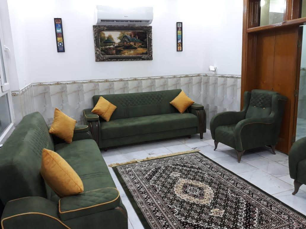 للبيع دار حي الزهراء مربع واجهه ١٠ نزال ١٠ متر مساحة ١٠٠ متر  شارع ٦ م طابقين بناء جديد ثلاث غرف نوم وصالتين واستقبال ومطبخ للاتصال *********** مجتبى معله او مراجعه مكتب ضي الحسن للعقار النجف الاشرف حي الزهراء شارع الكيات مقابل جامع الزهراء
