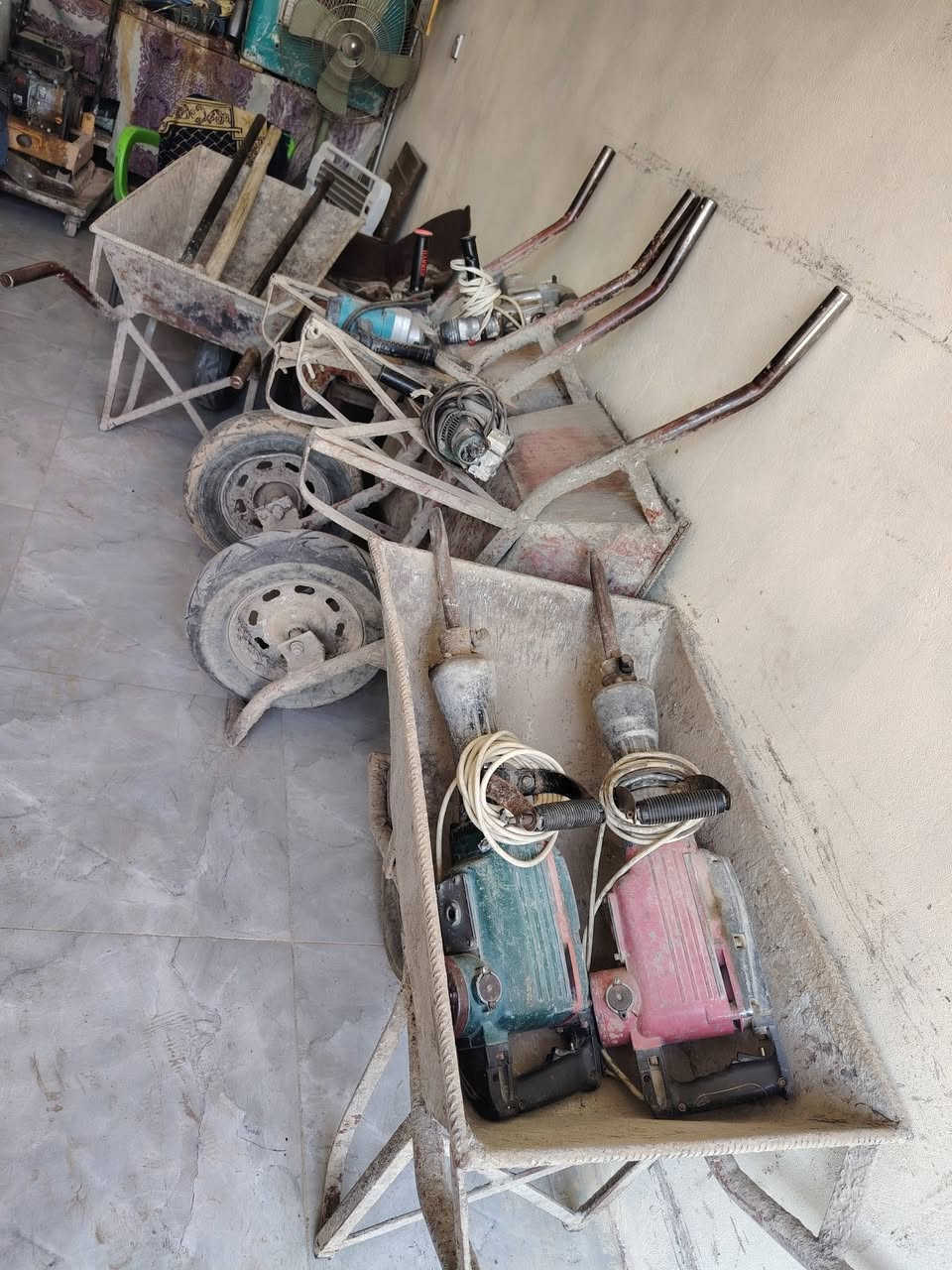 سلام عليكم محل متكامل للبيع الموقع بعقوبه اي استفسار اتصال على هاذا الرقم ***********
