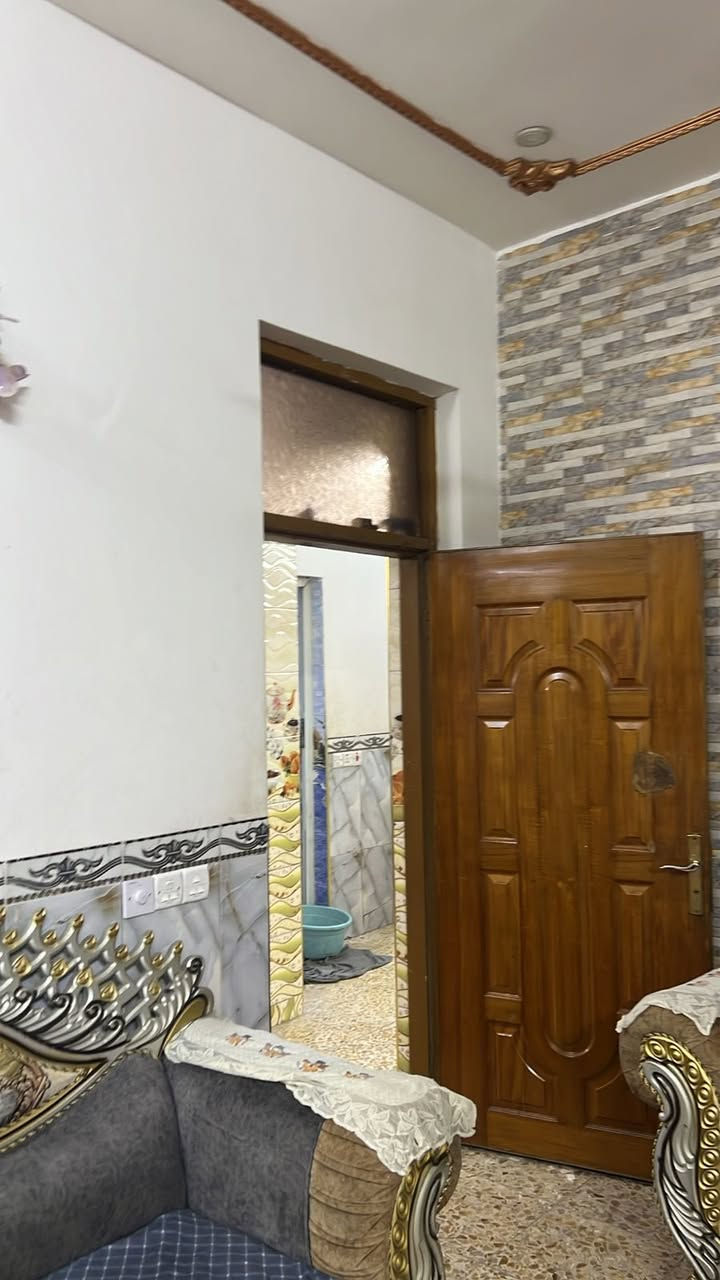 ملاحضه / العنده عقار 🏡#للبيــــــع ويريد يبيع  #دزونه كافت التفاصيل العقار مع ذكر السعر ورقم التلفون ☎️وان شاء الله باقرب وقت ينباع ان شاء الله 🤲❤️
————————————————————————

📍: يوفر #مكتب_الباسم_لعقار 
 دار لبيع في الزراعيه مساحه الدار ٢٥٠ متر 
ومقابيل الدار ساحه تشجير مساحه ٢٥٠ تابعه لدار …

📍: #محتويات الدار 
استقبال كبير و حولي ومطبخ كبير وغرف عدد ٢ طابق الاول 
وغرف عدد ٤ نوم في طابق الثاني وخدمات 
البيت يتكون من مدخلين 
————————————————————————-
سعر ٣٠٠ وبي مجال 

للأستفسار أكثر مراجعة مكتب 
#مكتب_الباسم_للمقاولات_العامه والاراضي الزاعي

عنوان المكتب📍 الشعب شارع صحه قرب جامع الحق 

بإدارة:/
محمد الدراجي: ***********
حسين دراجي : ***********
