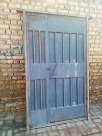 باب • نضيف • بحالة جيدة