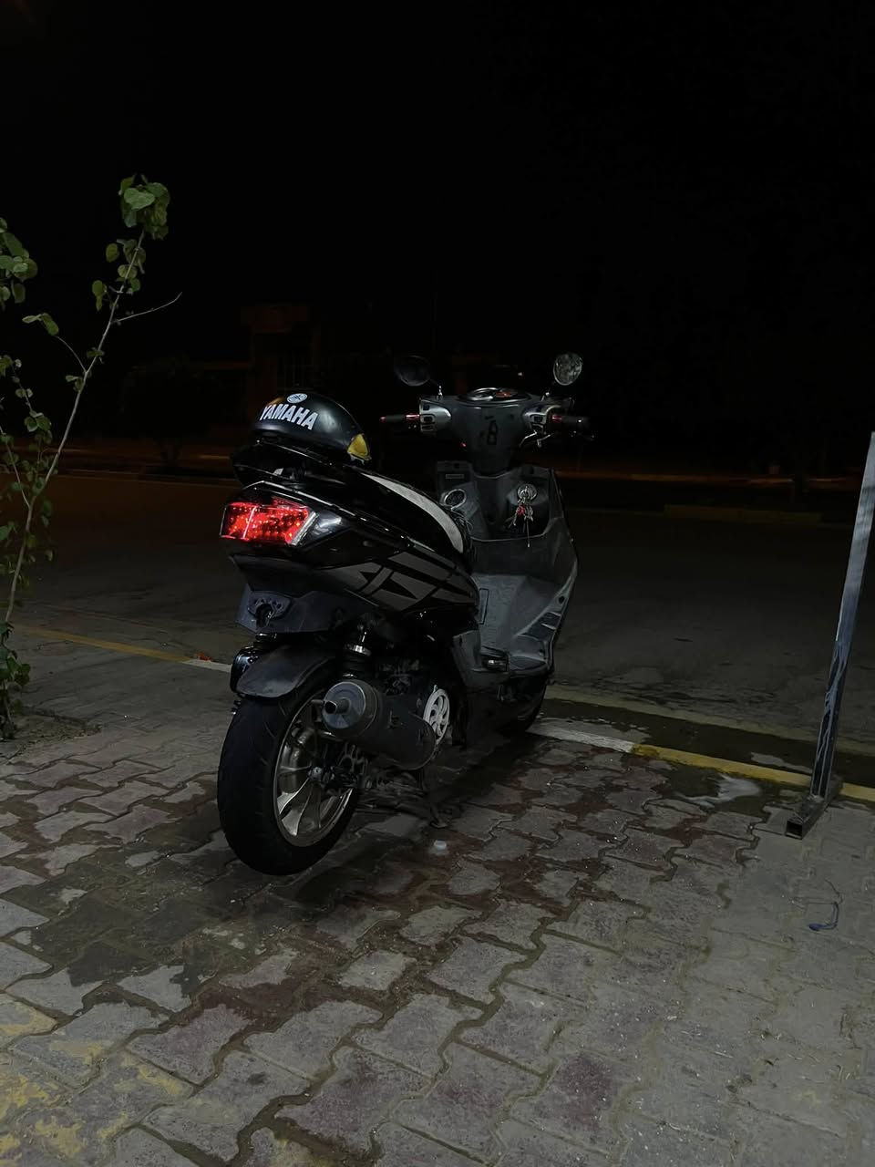 سكنس فحل دراجه حلوه بيه تزويد وياله فج وصينيه ودبلات خلفيه تجوه عضمات بانزين ويدات بريك أصليات كله اصلي ماكو تجاري دراجه ختم واحد موشمه بيه ملاحضات بسيطه 
مكان كربلاء سعر ٩٥٠ وبيه مجال حك الجيه ***********
