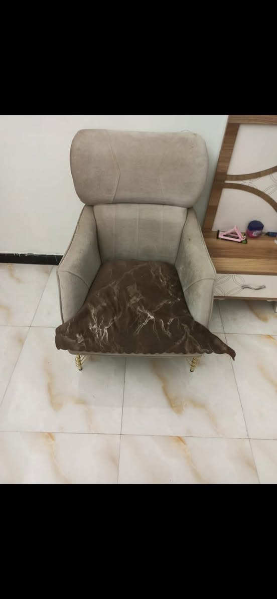 تخم تركي 7 مقاعد يتحول الى سرير 
مكان بلبنوك 350 وبي مجال


**إذا كنت صاحب هذا الإعلان وتريد حذفه لأي سبب، رجاءا أرسل رسالة إلى الدعم الفني**