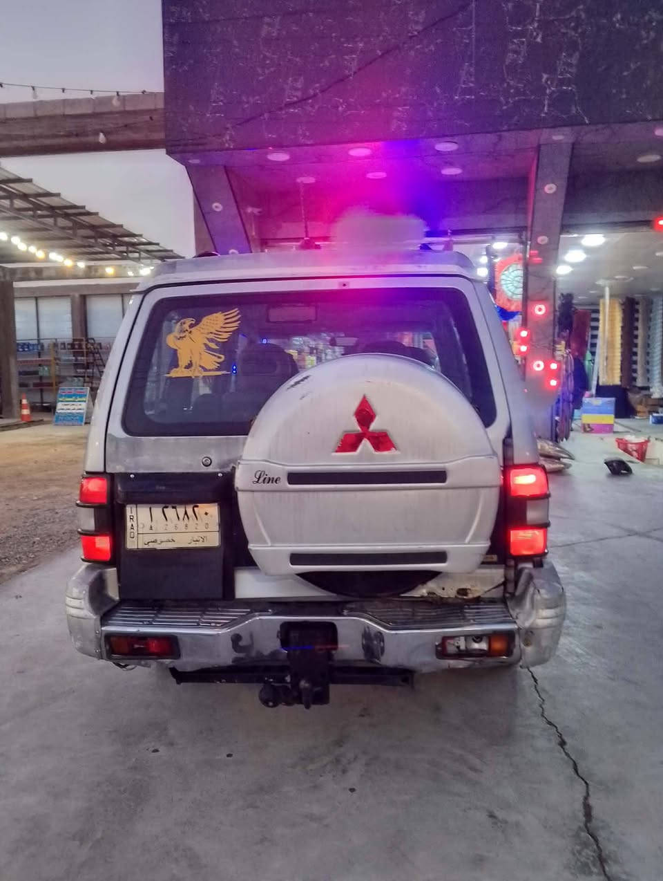 السلام عليكم للبيع او المراوس حسب القناعه  باجيرو موديل 96 رقم انبار سنويه مجدده   تحويل مباشر 
محرك 6 سلندر كير اوتماتيك دفع رباعي 
ويل كب تخم تاير 
شاشه جام كهرباء 
كهربائياتها كلها شغاله 
مصبوغه عام  
صدرها يرادله ترتيب 
العنوان الرمادي ال سبعه كيلو للاستفسار هاتف ***********
