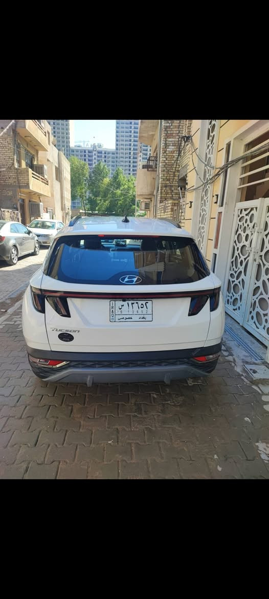 السلام عليكم
توسان خليجي ٢٤ ضمان الشركة
ماشية ٣٦ 
مابي اي ضربه فقط شخوط ب دعاميه ورصعه خفيفه ب باب 
السياره جديده اسبير منازل ودشمة كشنات جلد وارضيه هم 
السعر ٢٢
***********
