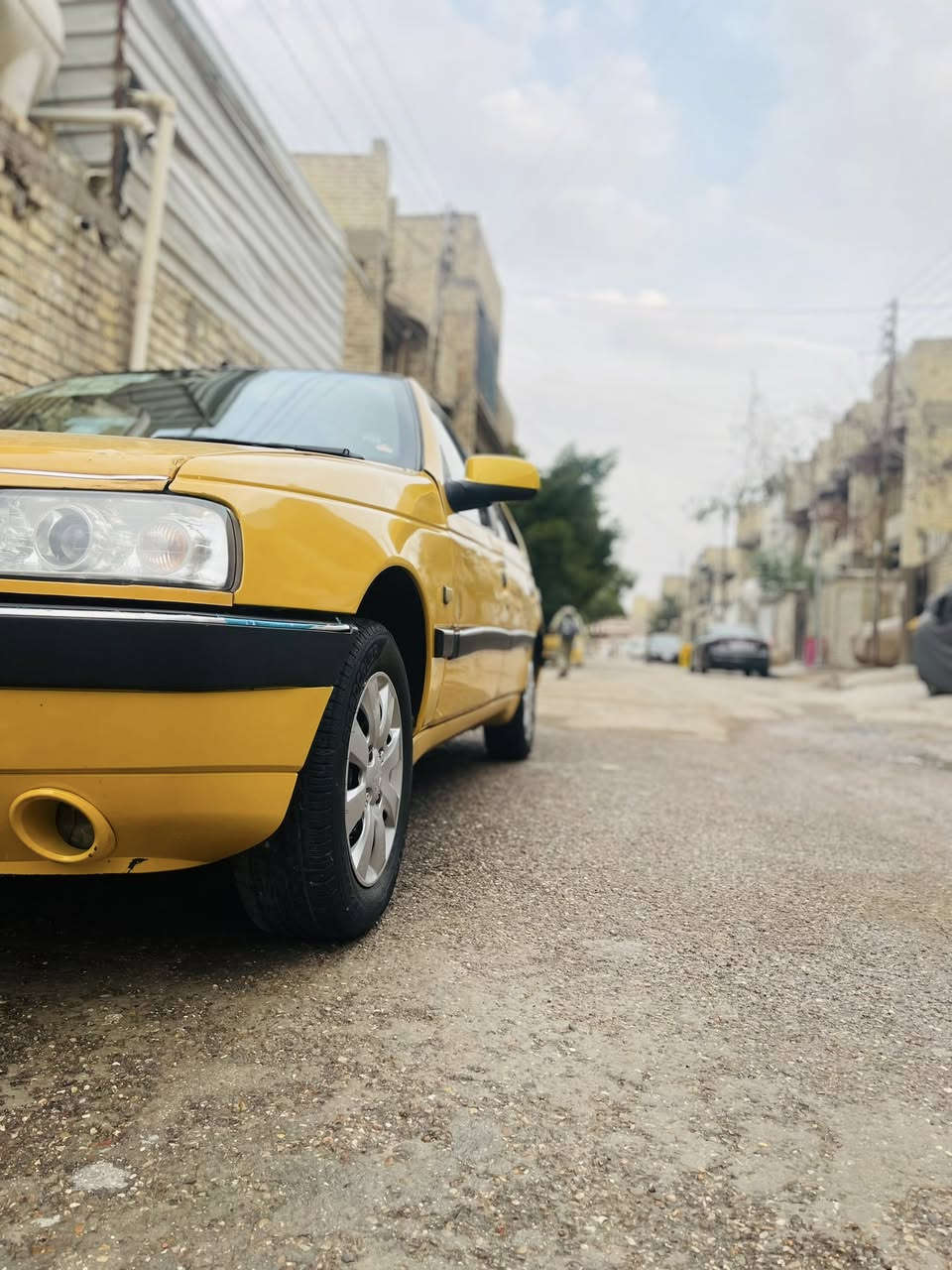 السلام عليكم بيجو لميس 2015 كير مكينه مكفولات السيارة لا تبخير لا تنقيص جاهزه من كلشي تبريد شغال بيها جاملغ السايق مبدل بدون دواخل وهلالات معمره غيرهن ماكو قطره خياس مابيها شاشة فول كار بلي 
تخم تاير عليها هيئة 100 الف بس السيارة سنوية صارلها شهر من سقطت عارضها 45 وبيها مجال للشراي عنواني العبيدي شارع معمل الغاز *********** متوفر واتساب واتصال
