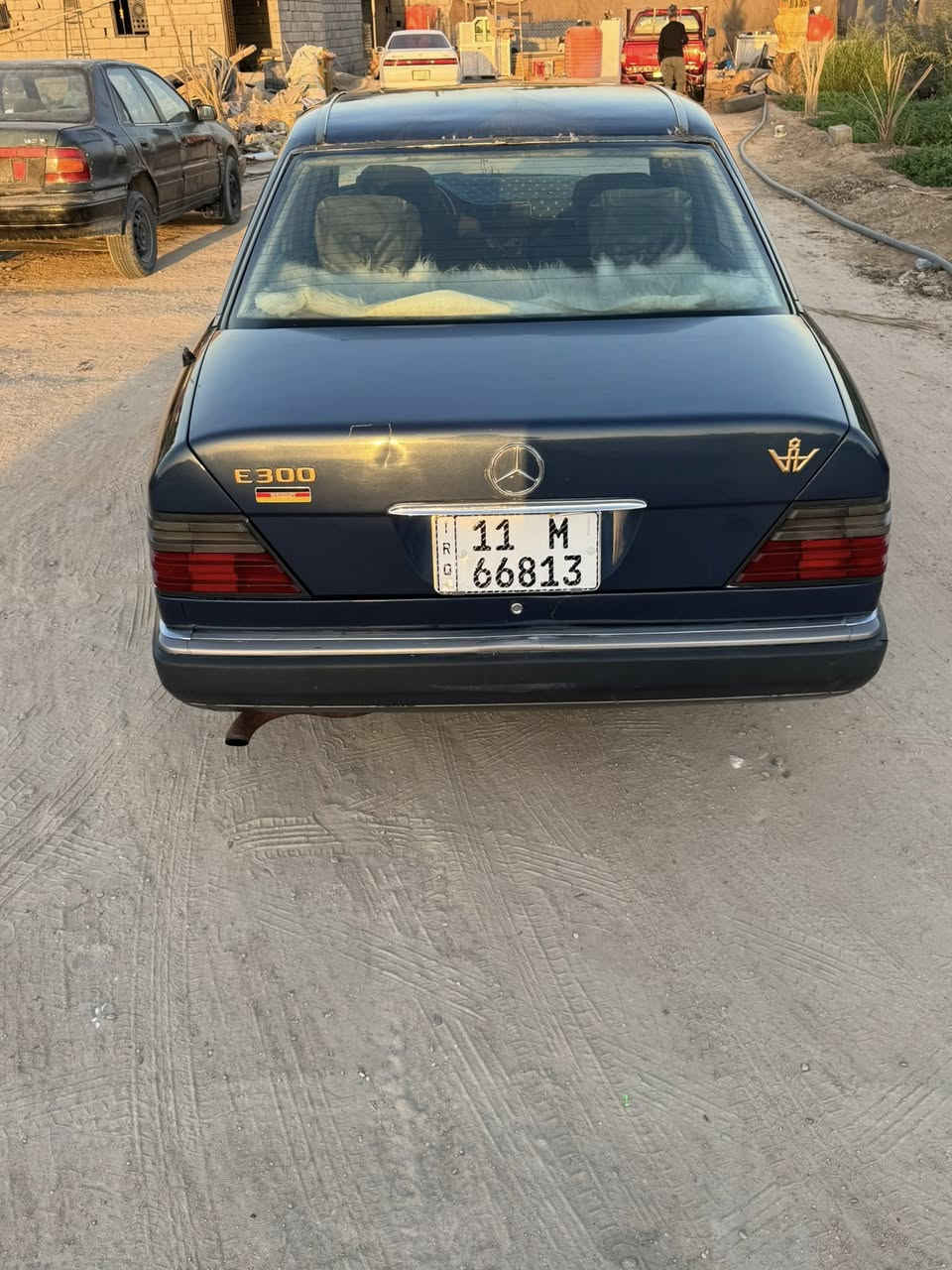 سلام عليكم مارسيدس دب موديل 1994 سياره كله جديده حداده 90 بل ميه سعر 48 وبيه مجال العنوان البصره زبير ***********
