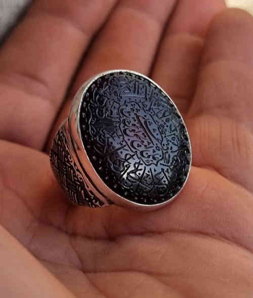 عقيق يماني كرز الكرز  خامه درجه اولى حر غير معالج طبيعي قشر اسود مخطوط خط يدوي المبدع محمد همداني امضاء رفيع 
🔥علي مع الحق والحق مع علي 🔥
🔥نادي عليآ مظهر العجائب تجده عونآ لك في النوائب كل هم وغم سينجلي بولايتك يا علي يا علي يا علي 🔥بصياغه يدويه ثقيله للبيع مكاني بغداد يوجد توصيل إلى جميع المحافظات للبيع فقط فقط أحبتي الغوالي ما اراوس بس ابيع 
***********
