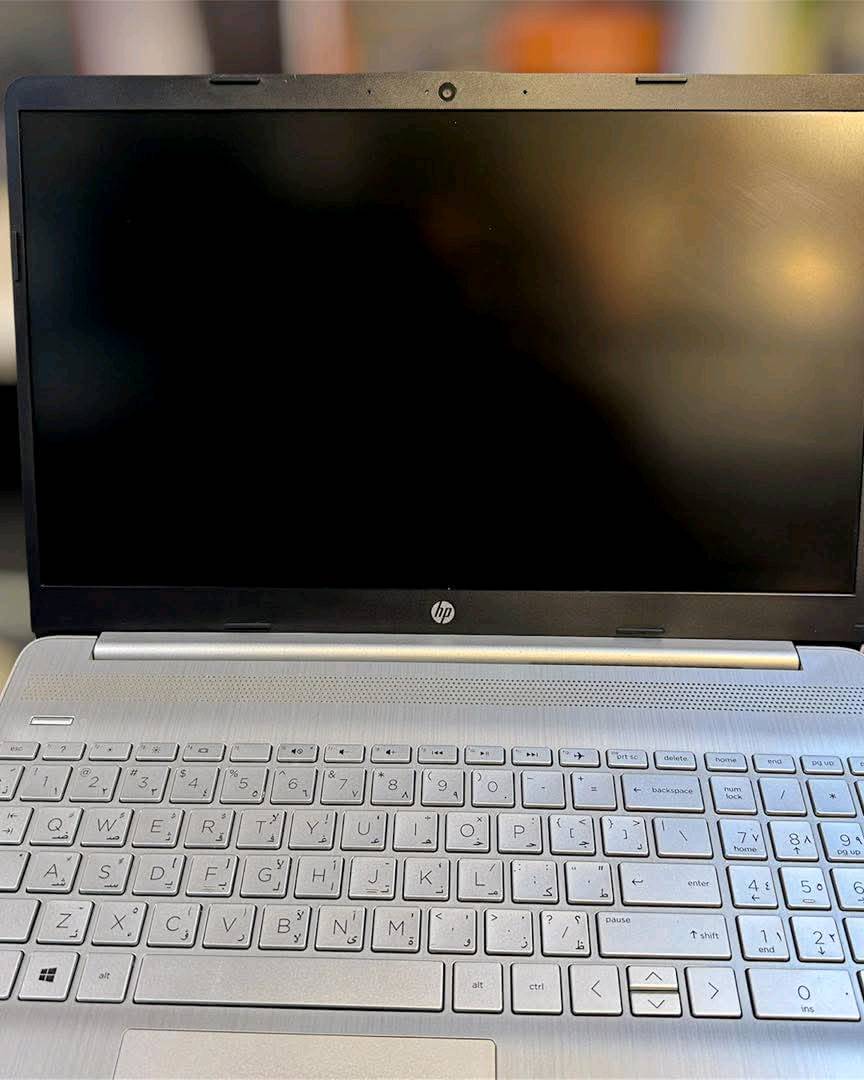 قطعة واحدة اخيرة
hp Laptop 15
المواصفات : Intel Core i7-1065G7
 معالج كور اي ٧ الجيل العاشر
‏‎رام: 8GB DDR4
‏‎ذاكرة: 256GB SSD
كرت شاشة خارجي : 2GB NVIDIA GeForce
كرت شاشة داخلي : 4GB INTEL SHARE
‏‎حجم الشاشة:  15.6inch FHD
‏‎مدخل USB A  و Type C و منفذ سماعة
منافذ HD , LAN
‎توصيل جميع المحافظات ٥ الاف
ماوس وحقيبة هدية مع الجهاز
ضمان لمدة ١٠ ايام من تاريخ الوصل
مراسلتنا عبر الواتساب او الماسنجر
***********
***********