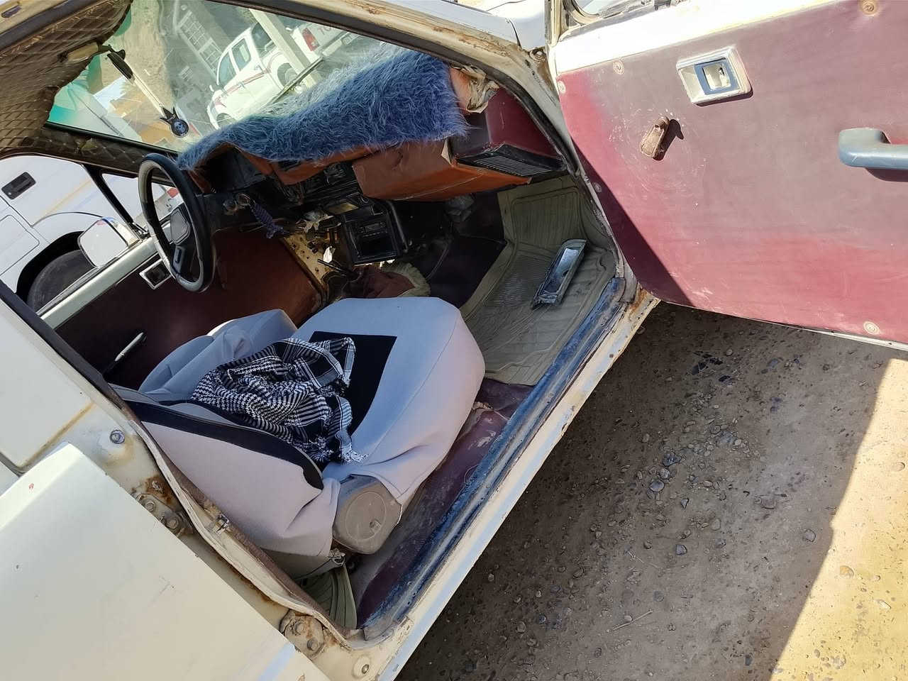 السلام عليكم بيكم تيوتا البيع موديل ٨٨  رقم الانبار ***********

