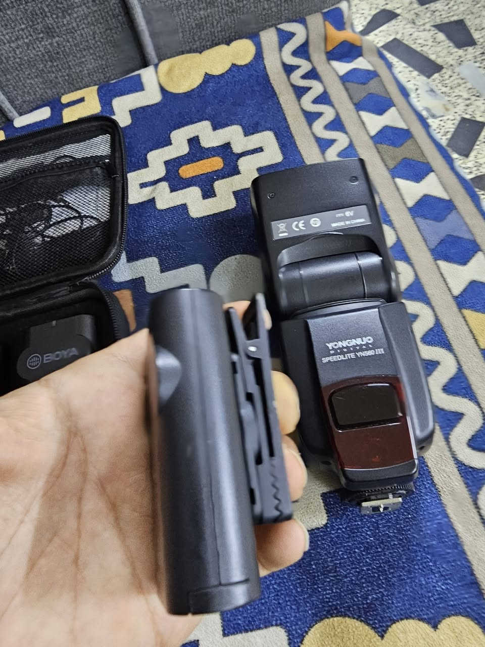 ​📢 للبيع عِدة تصوير احترافية بحالة ممتازة جداً وشبه جديدة
🎙️ أولاً منظومة مايكات لاسلكية احترافية من شركة بويا BOYA BY-WM4 PRO
✨ المنظومة تتكون من قطعتين إرسال وقطعة استقبال
✨ الصوت نقي جداً وممتاز لصناع المحتوى والمقابلات والفلوغات
✨ المايكات مريحة وتلقط الصوت بوضوح عالي مع عزل ممتاز للضوضاء
​📸 ثانياً فلاش كاميرا خارجي قوي من شركة يونغنو YONGNUO DIGITAL SPEEDLITE YN560 III
✨ إضاءة قوية واحترافية لتصوير الحفلات والمناسبات والسيشنات
✨ يحتوي على شاشة ديجيتال واضحة للتحكم الكامل بقوة الإضاءة
✨ متوافق مع أغلب أنواع الكاميرات واستهلاكه للبطارية ممتاز جداً
​🎁 الأغراض كاملة مع الحقيبة الخاصة بها والأسلاك والأبازيم الأصلية
💯 عِدة كاملة وجاهزة للعمل الفوري وتطوير جودة تصويرك وفيديوهاتك
📞 للتواصل والاستفسار راسلني خاص


**إذا كنت صاحب هذا الإعلان وتريد حذفه لأي سبب، رجاءا أرسل رسالة إلى الدعم الفني**