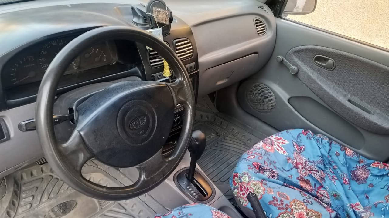 سلام عليكم كيا ريو للبيع موديل 2002 السياره كامله مكمله من كل النواحي التبريد ويا السويج  كير مكينه مكفولات حدادية كله جديده طستها كلش ناعمه باتري جديد تخم تاير جديد مناقصها اي شي مصبوغه عام للجماليه ترايك وين متريد مكان السياره الدوره نهاية شارع 60 السعر 45 وبيها مجال ***********
