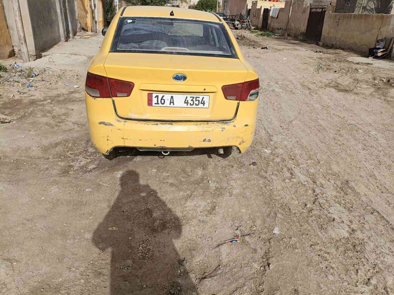 كيا سيرتو موديل 2009خليجي مكينه وكير على شرط رقم دولي بيه طخه بل جملق خلفي بسيطه مكان ديوانيه غماس ***********
