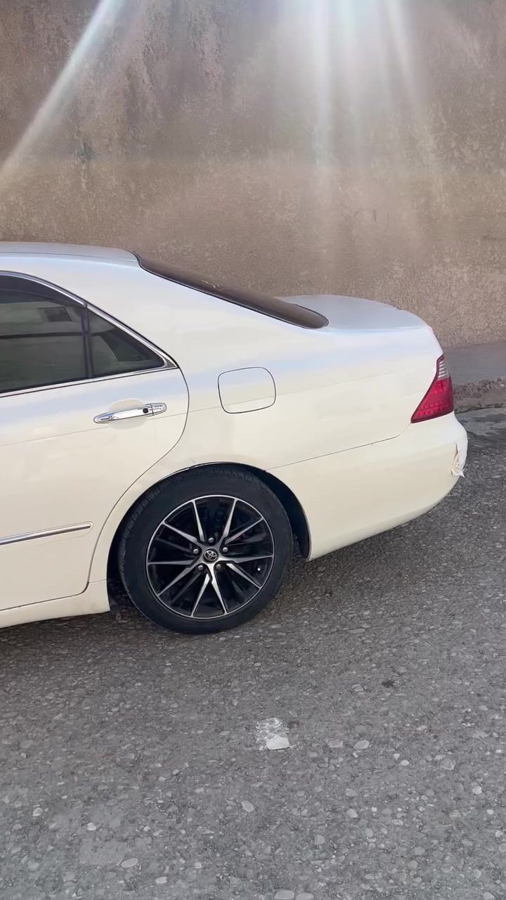 شاهینە٢٠٠٦
بڕاوە بڕاوە
 ١٨٠ گێر گەورە 
٢ دووگمەی باسم ڕاساسی 
٥ بەسمە 
لایت ناوچە کوێر 
 گێڕ و مەکینەی بە شەرت بێ دووکەڵ 
نموونە لە جوانی   
ناو زارد 
تازە داخل 
یک دینار ماسرفی تیانیا
شوێن چەمچەماڵ
٤٨گاو ماجالێ برایەن
***********
