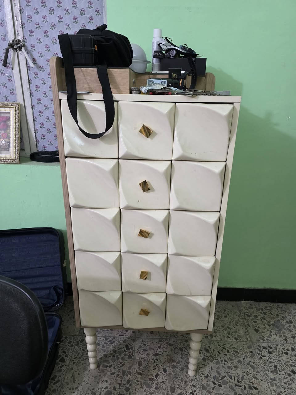 غرفة نوم للبيع
غرفة نوم تركية ٧ قطع سمك ثخين كدامكم الصور بغداد حي 

القاهرة مخزن جو الفراش كلشي كامل ملحق كنتور بردات عل سرير
***********
