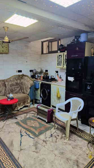 السلام عليكم. من رخصة المسؤول
للبيع دار سكني، ملك صرف، مساحة 64متر، بناء حديث طابقين، في الكاظمية حي الحسين، السعر 260 مليون وبي مجال للاتصال على ***********
