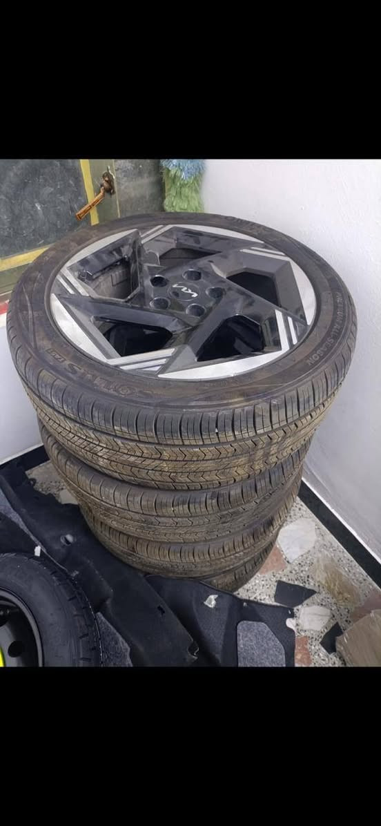 قطع K4
مكينه
باب الصدر الون فيلي
قماره
جاملغ خلفي يسره
سلف
دينمو
كمبريسر
بواري تبريد
دشبول
شباك ماسحات
ماطور ماسحات
ماطور ستيرن
مشط
دبلات
بولبرنات خلفيه
قاعدة فيوزات داخلية
فرس بطاين جاملغ خلف من الداخل
للاستفسار ***********
