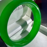 سوار من حجر الجاد المبراطوري الاستفسار ٠٧٧٤٩٨٤١٢٤٥